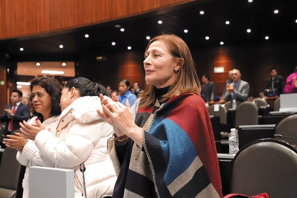 Al menos 31 diputados de morena (entre ellos Tatiana Clouthier) apoyaron el cambio. Foto: Especial