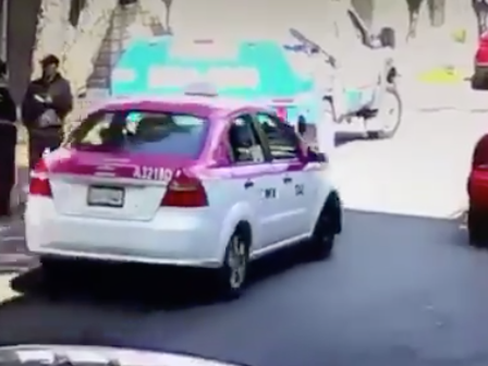 Taxi, supuestamente involucrado. Foto: captura de pantalla.
