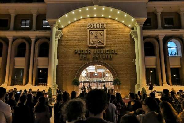 Frente al Poder Judicial, el contingente exigió un castigo ejemplar para Juan Armando