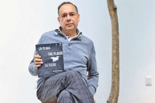 Coronel Rivera ha publicado notas de crítica e historia del
arte en periódicos, libros
y catálogos desde 1982. Foto: Víctor Gahbler