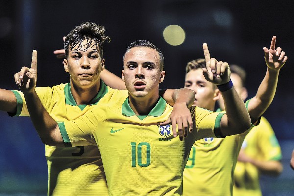 FESTEJO. Los brasileños respondieron a la expectativa y superaron a Italia desde el primer tiempo. Foto: Mexsport