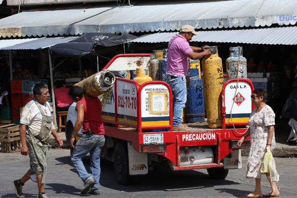 La Unidad de Asuntos Jurídicos y de Vinculación de la CRE recibió hoy a representantes de la asociación “Conciencia Ciudadana Estado de México”. Foto: Cuartoscuro