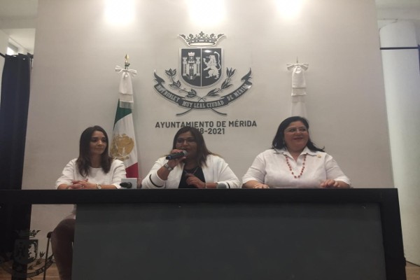 merida_banco_rojo_mujeres_feminicidios