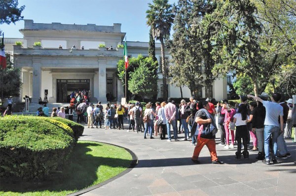 FILAS. Desde el primer día, el lugar comenzó a registrar aglomeración de asistentes. Foto: Cortesía