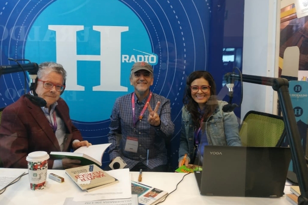 El monero Trino presentó el libro 'Instrucciones para sobrevivir en el México de la 4T' con Sergio y Lupita