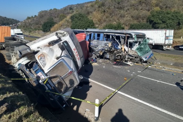 accidente-autopista-michoacán-lesionados