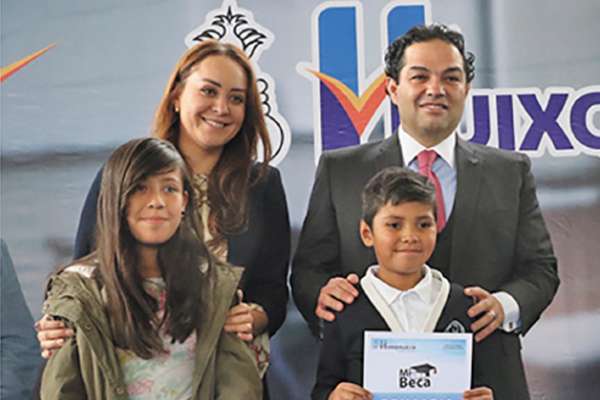 BECAS. El apoyo llega a
alumnos de todos los niveles. Foto: Especial