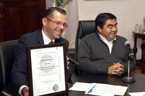 HONOR ESTATAL. El presidente del TSJ dio el
anuncio con Miguel Barbosa. Foto: ENFOQUE