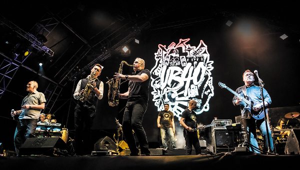 SOLIDARIA. Chrissie Hynde, vocalista de The
Pretenders, los vio tocar y apoyó en sus inicios. Foto: Fernando Aceves