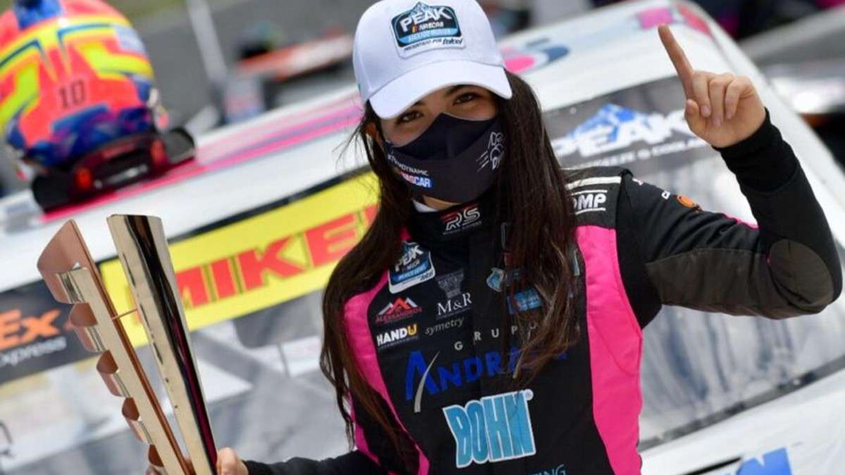 Regina Sirvent corredora primer lugar Nascar Mexico Mikels Truks queretaro