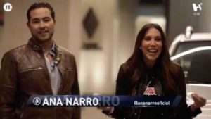 Ana Narro y Guty frente a camioneta en estacionamiento