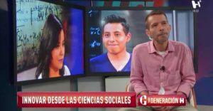 Emilio Saldaña “El Pizu” junto a los estudiantes Karen Fabían y Fernando López analizan la baraja de oportunidades que existe para esta área de estudio.